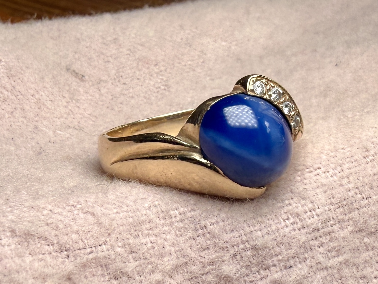 14K GOLD STAR SAPPHIRE RING