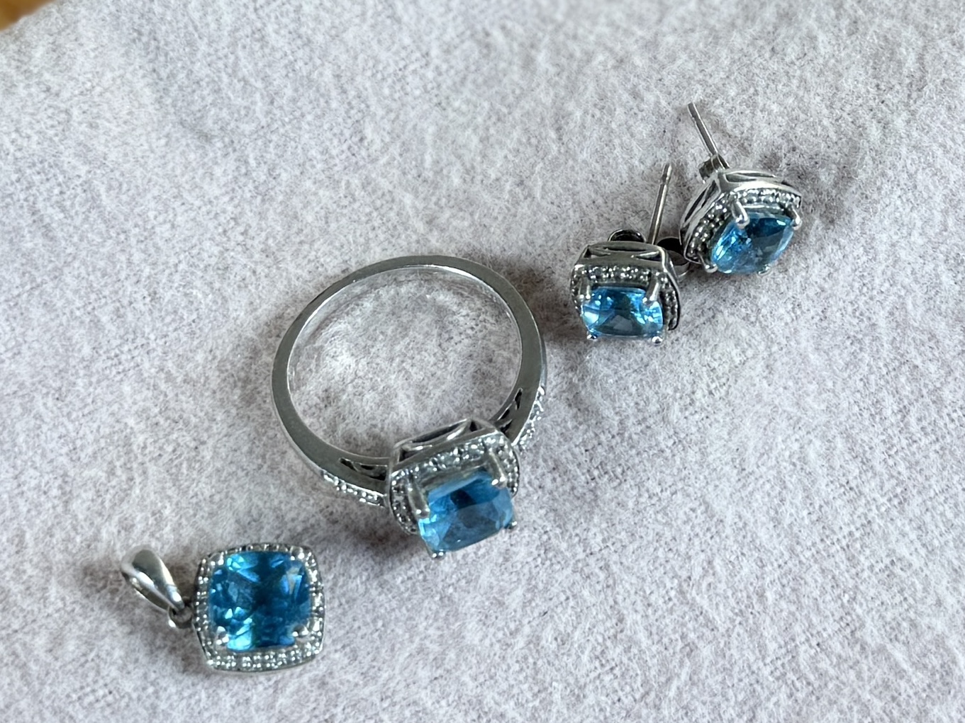 BLUE TOPAZ JEWELRY COLLECTION