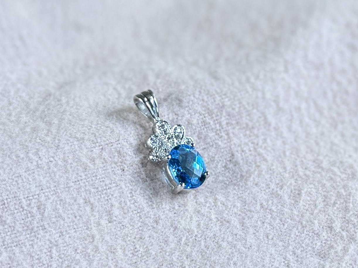 14K GOLD & BLUE TOPAZ PENDANT