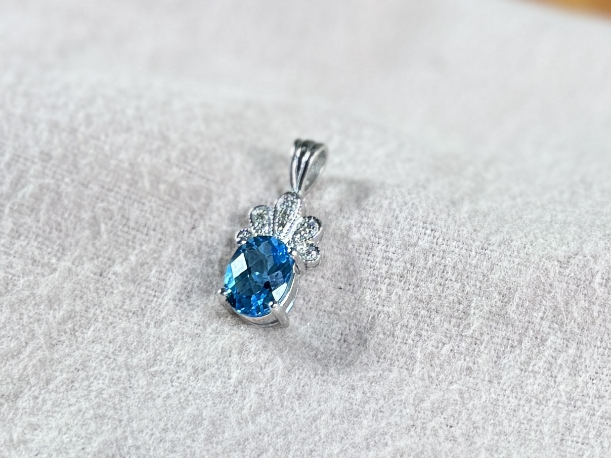 14K GOLD & BLUE TOPAZ PENDANT