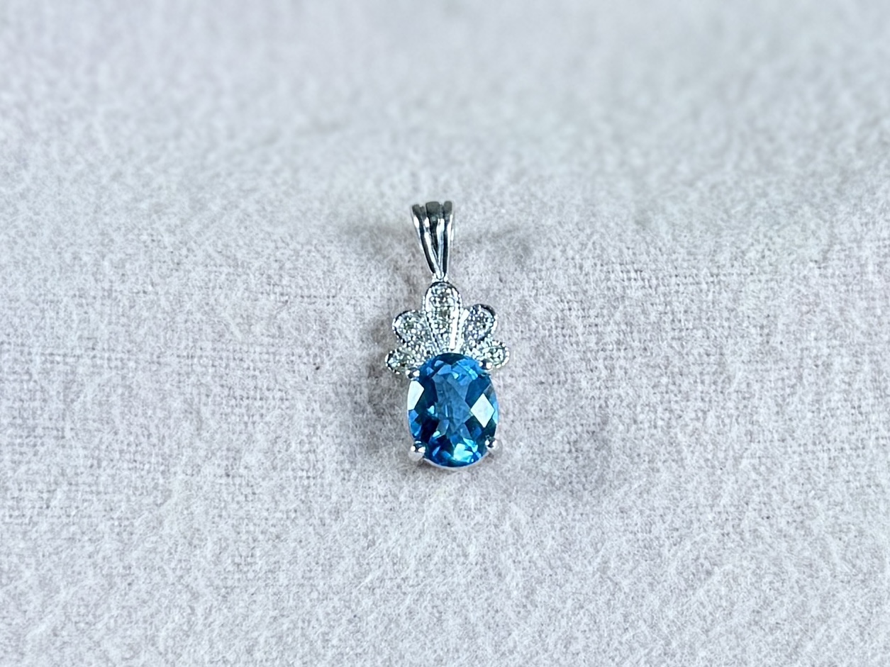 14K GOLD & BLUE TOPAZ PENDANT