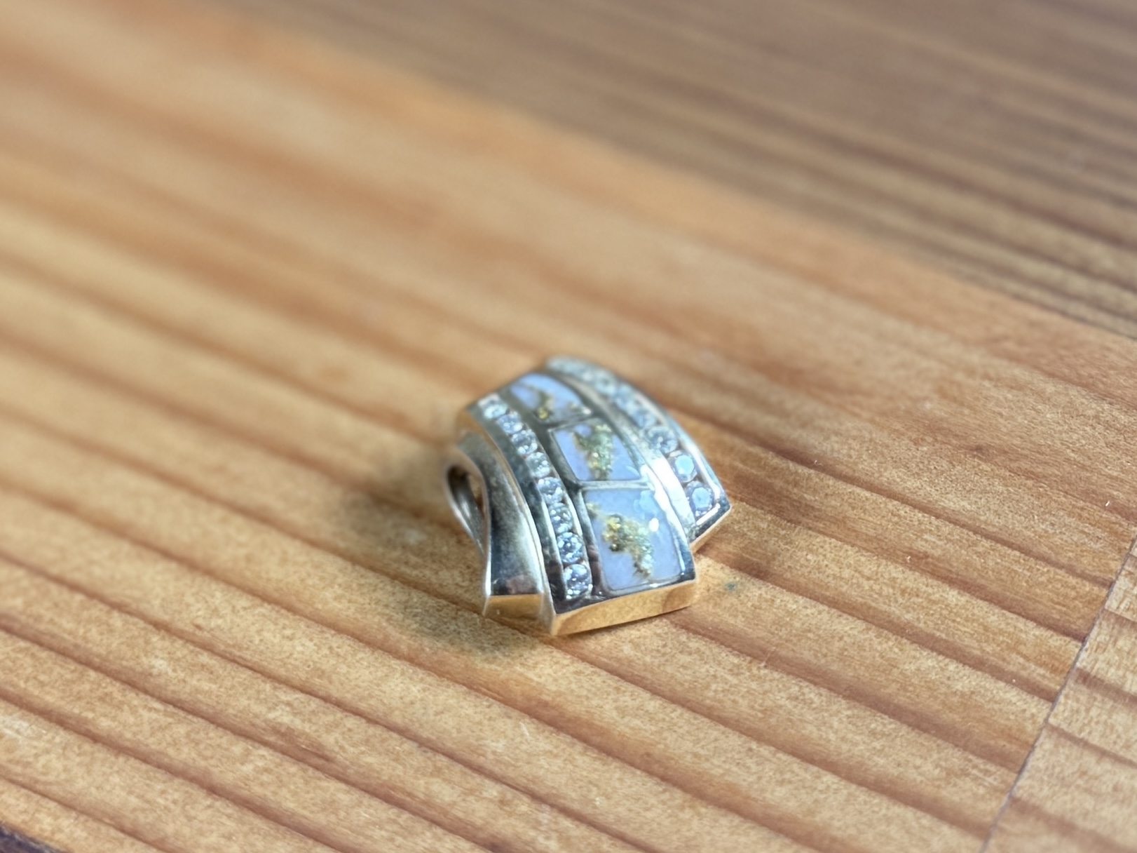 14K GOLD & DIAMOND PENDANT
