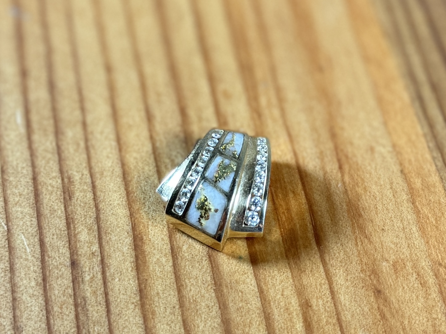 14K GOLD & DIAMOND PENDANT