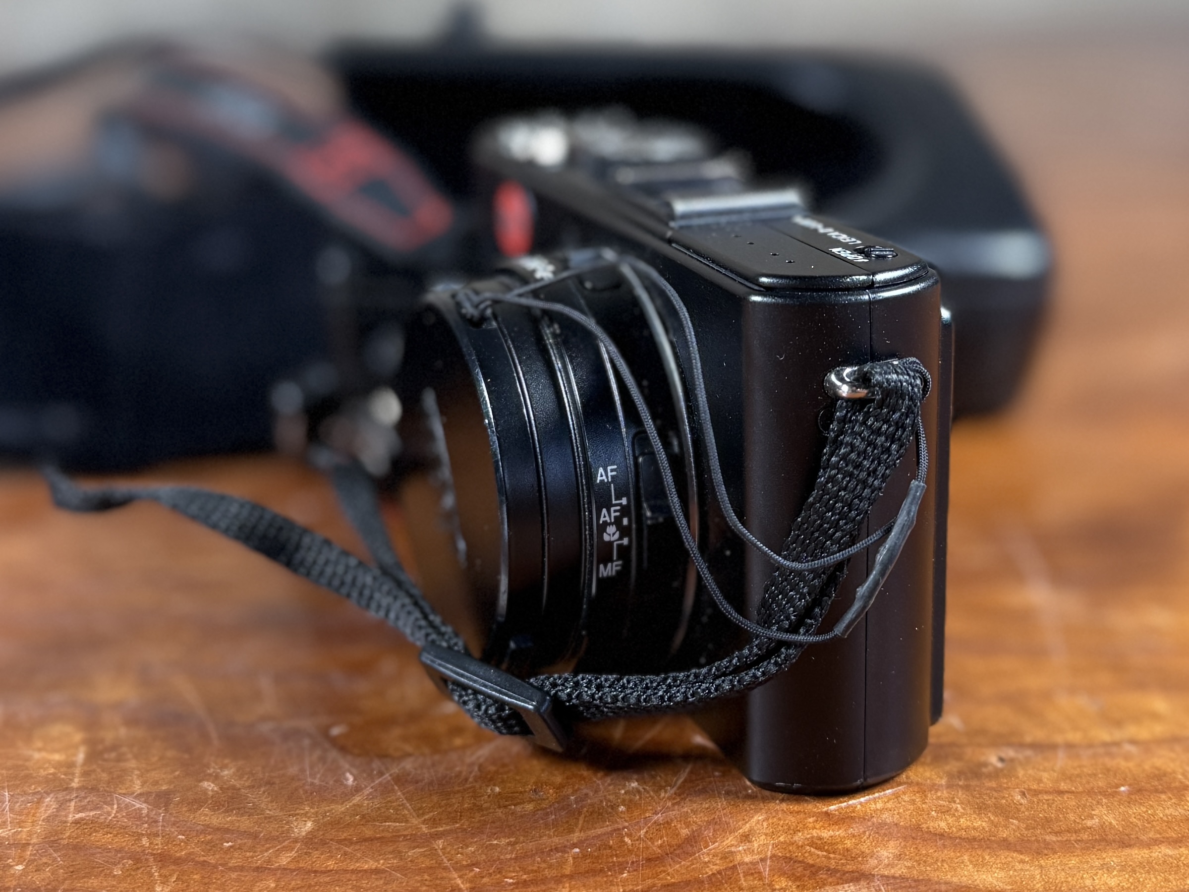 LEICA, D-LUX 4 DIGITAL CAMERA