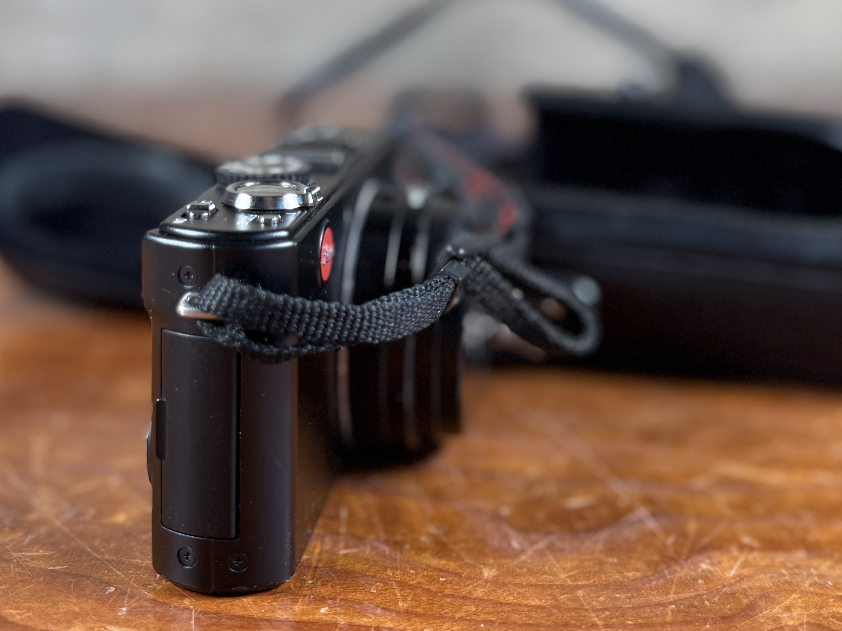 LEICA, D-LUX 4 DIGITAL CAMERA