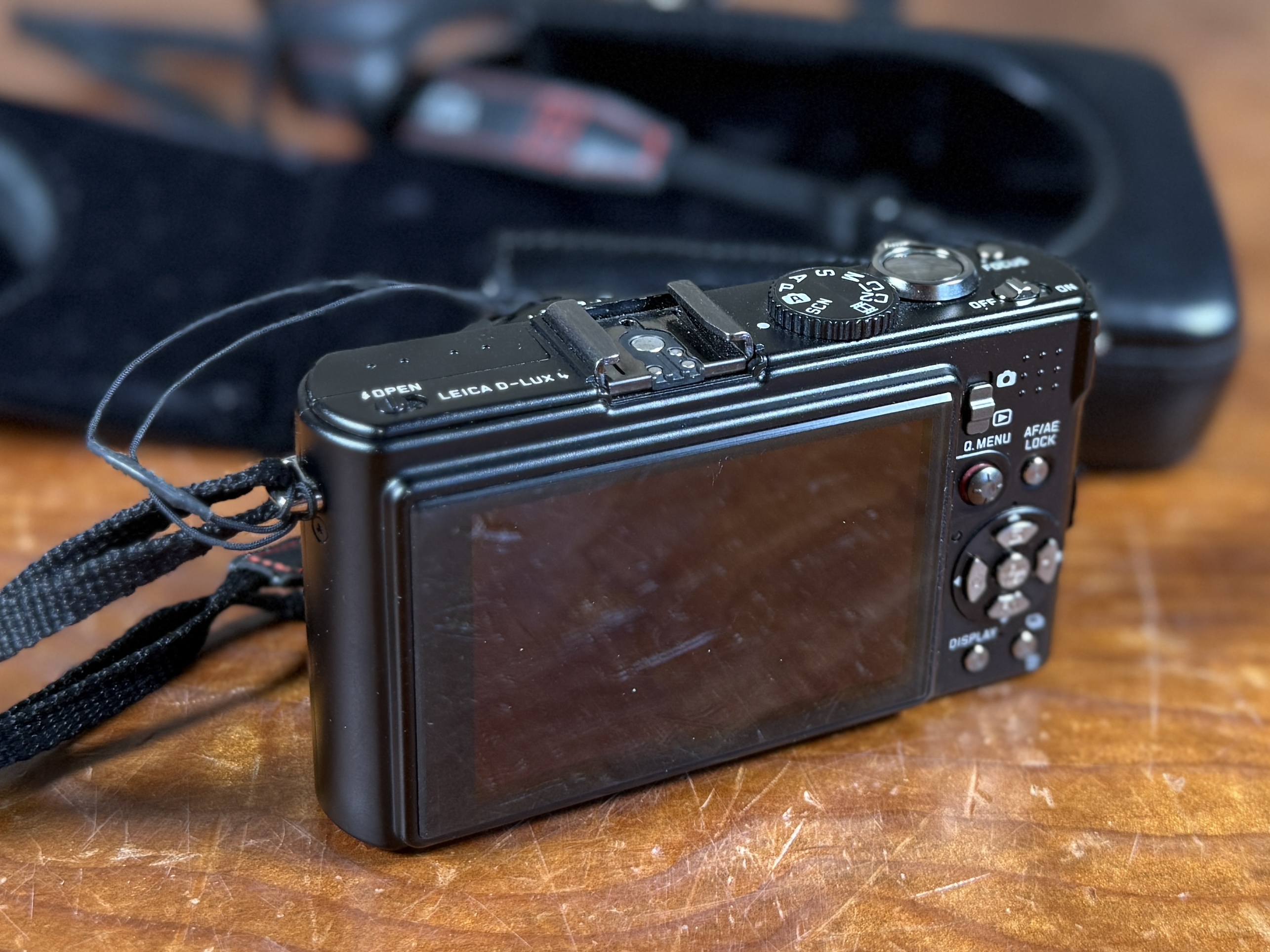 LEICA, D-LUX 4 DIGITAL CAMERA