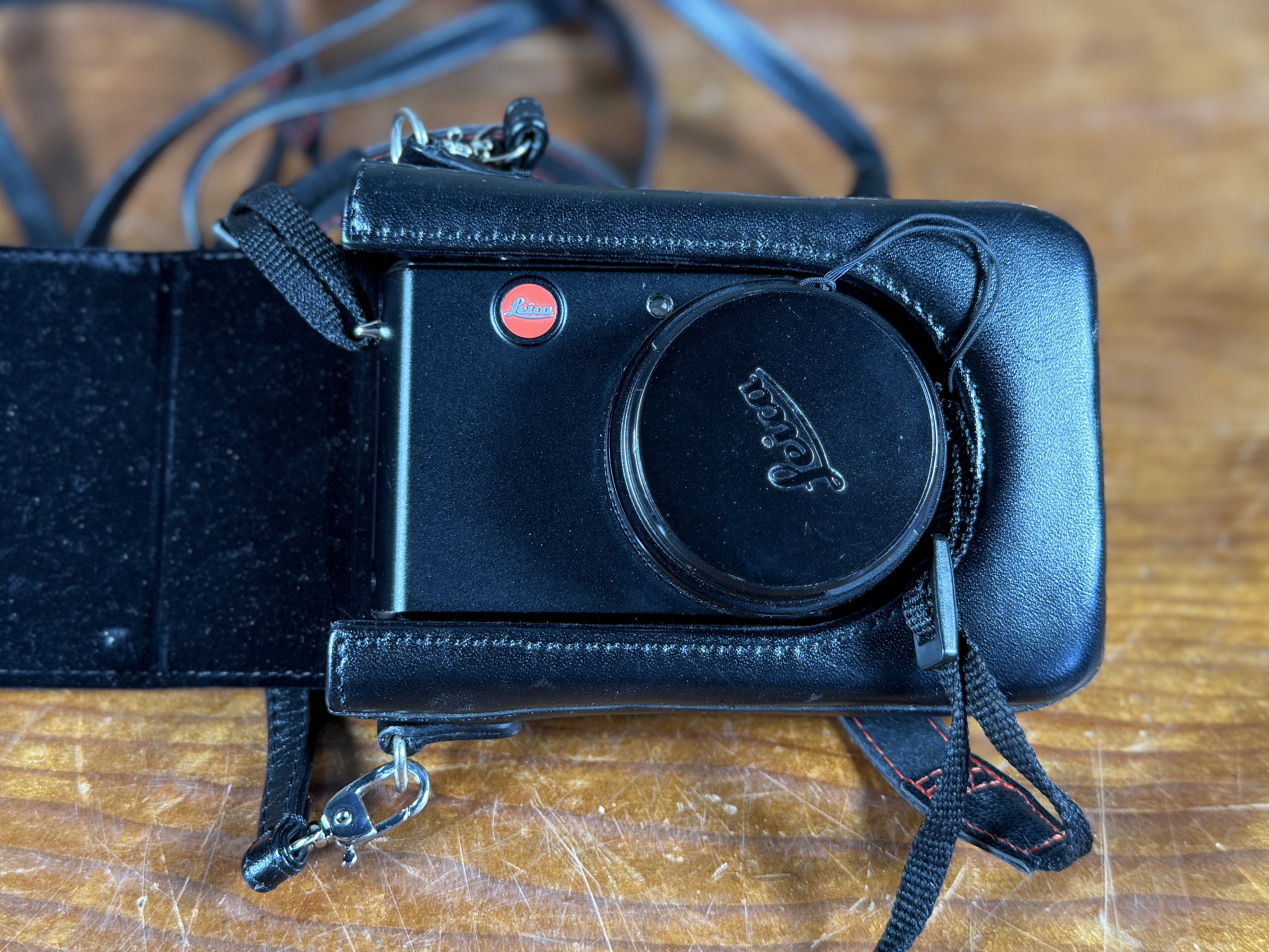 LEICA, D-LUX 4 DIGITAL CAMERA