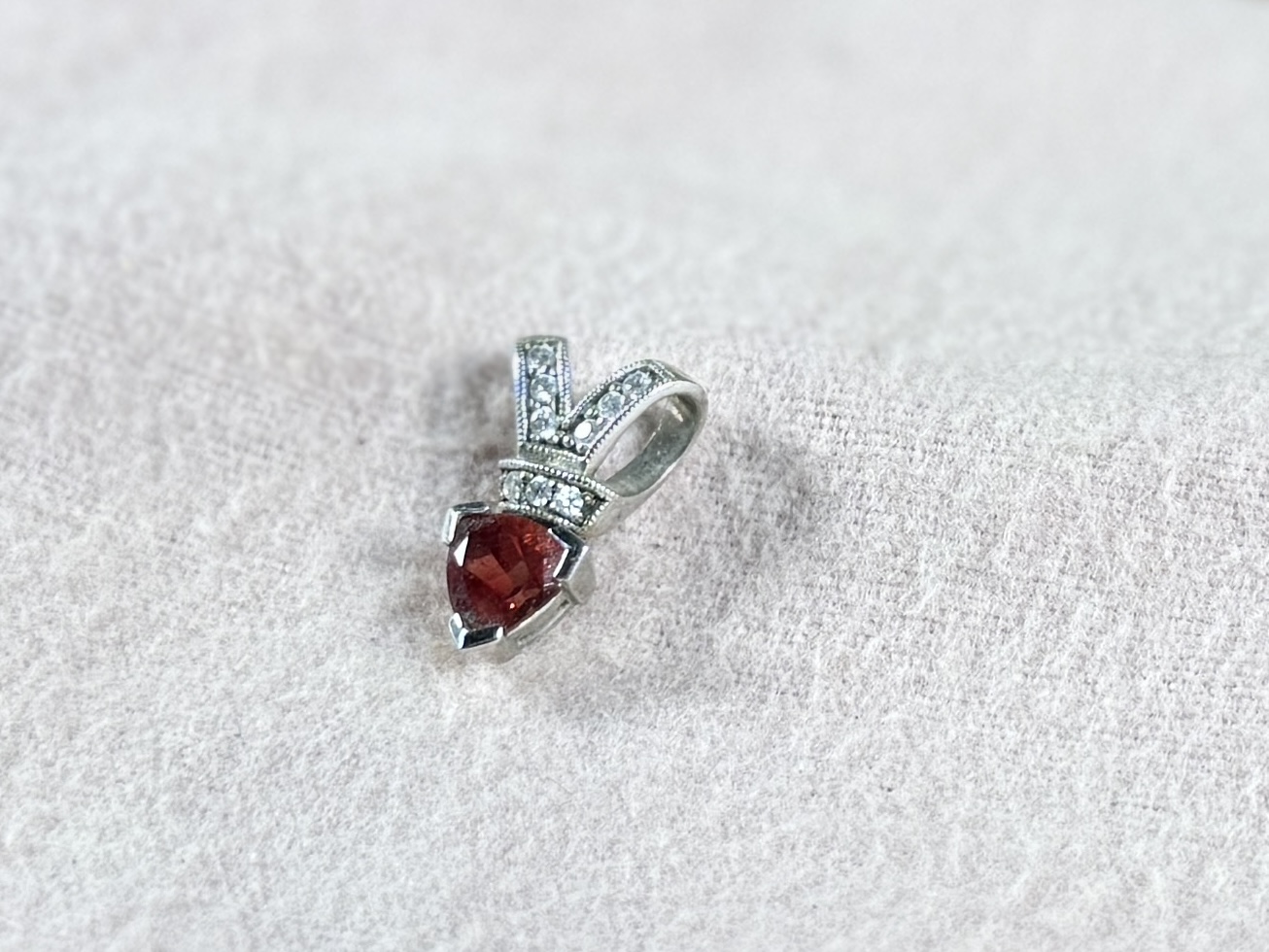 STERLING SILVER & SUNSTONE PENDANT