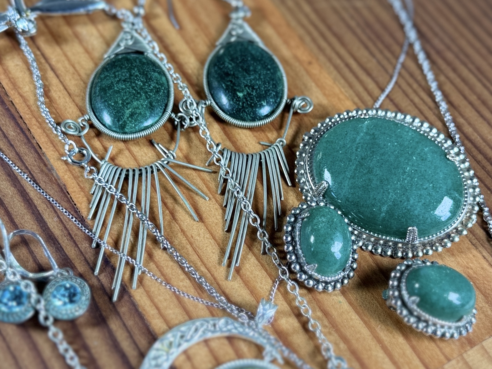GREEN STONE JEWELRY COLLECTION