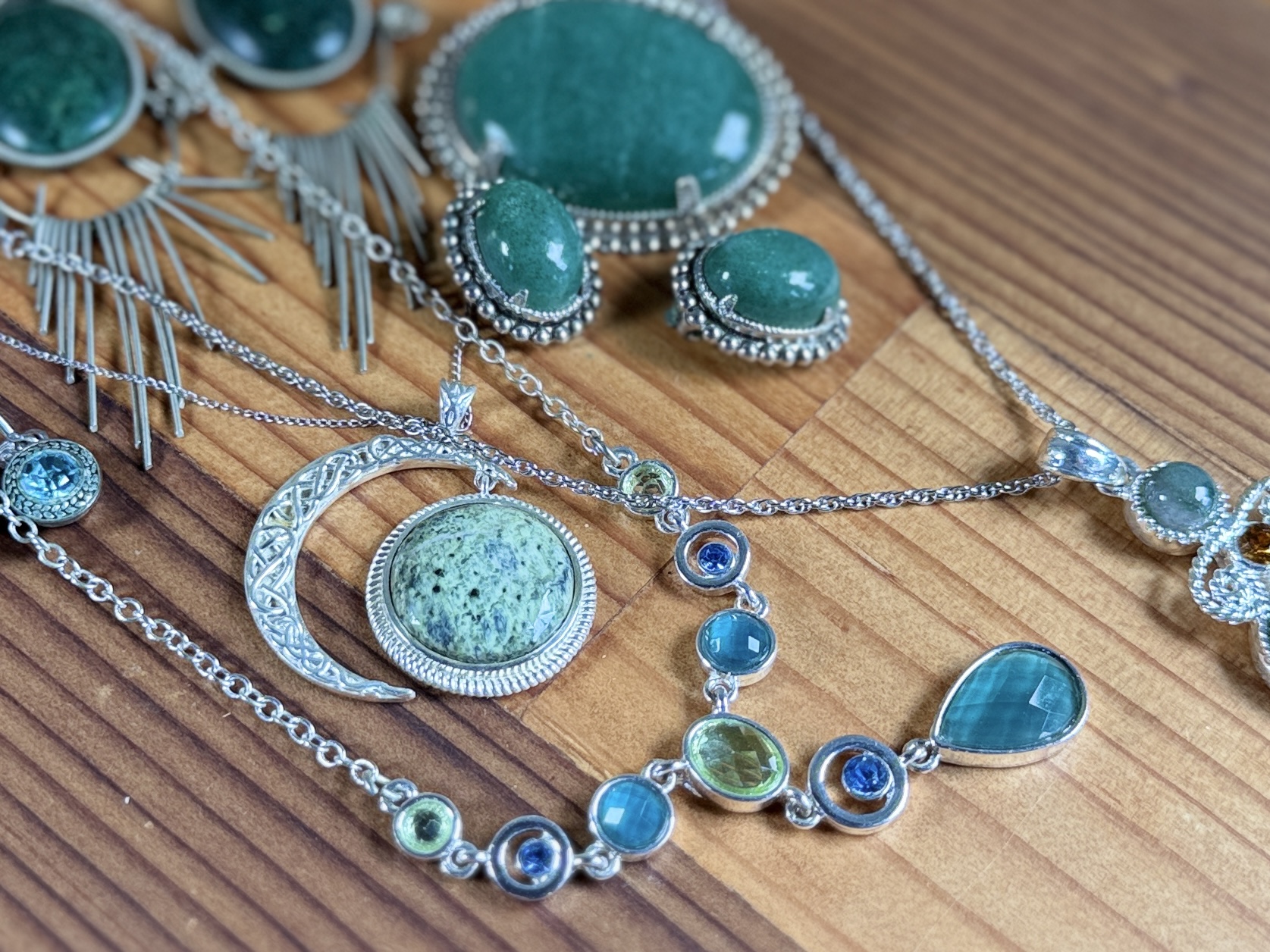 GREEN STONE JEWELRY COLLECTION