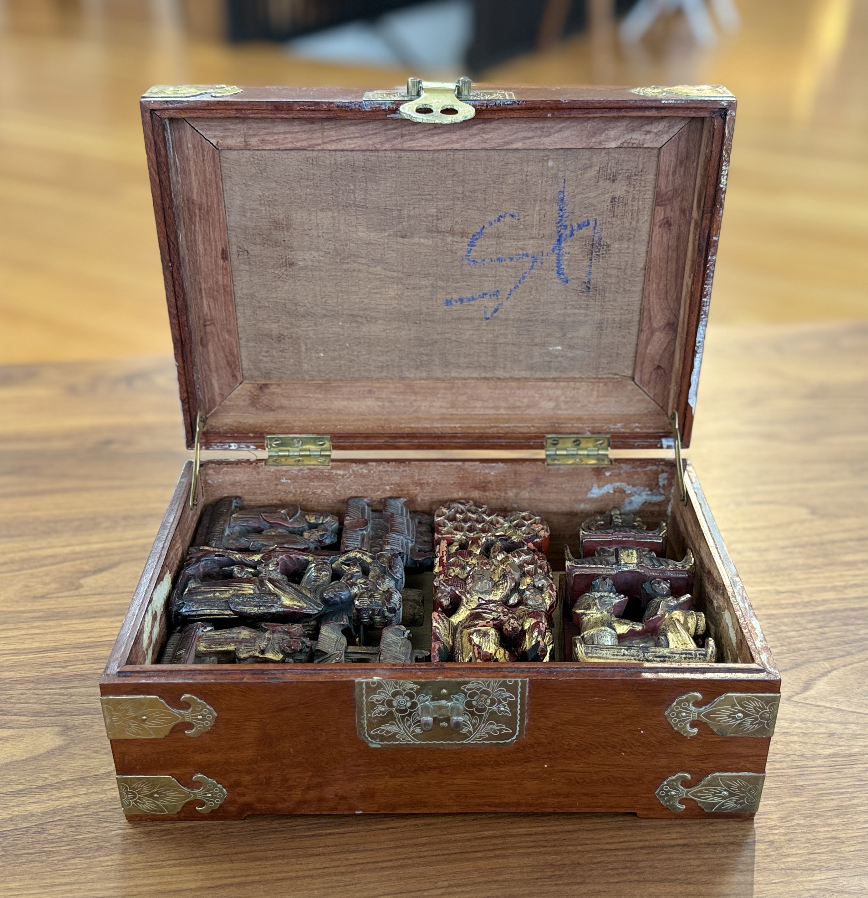 CHINESE FIGURATIVE PANELS IN CHEST