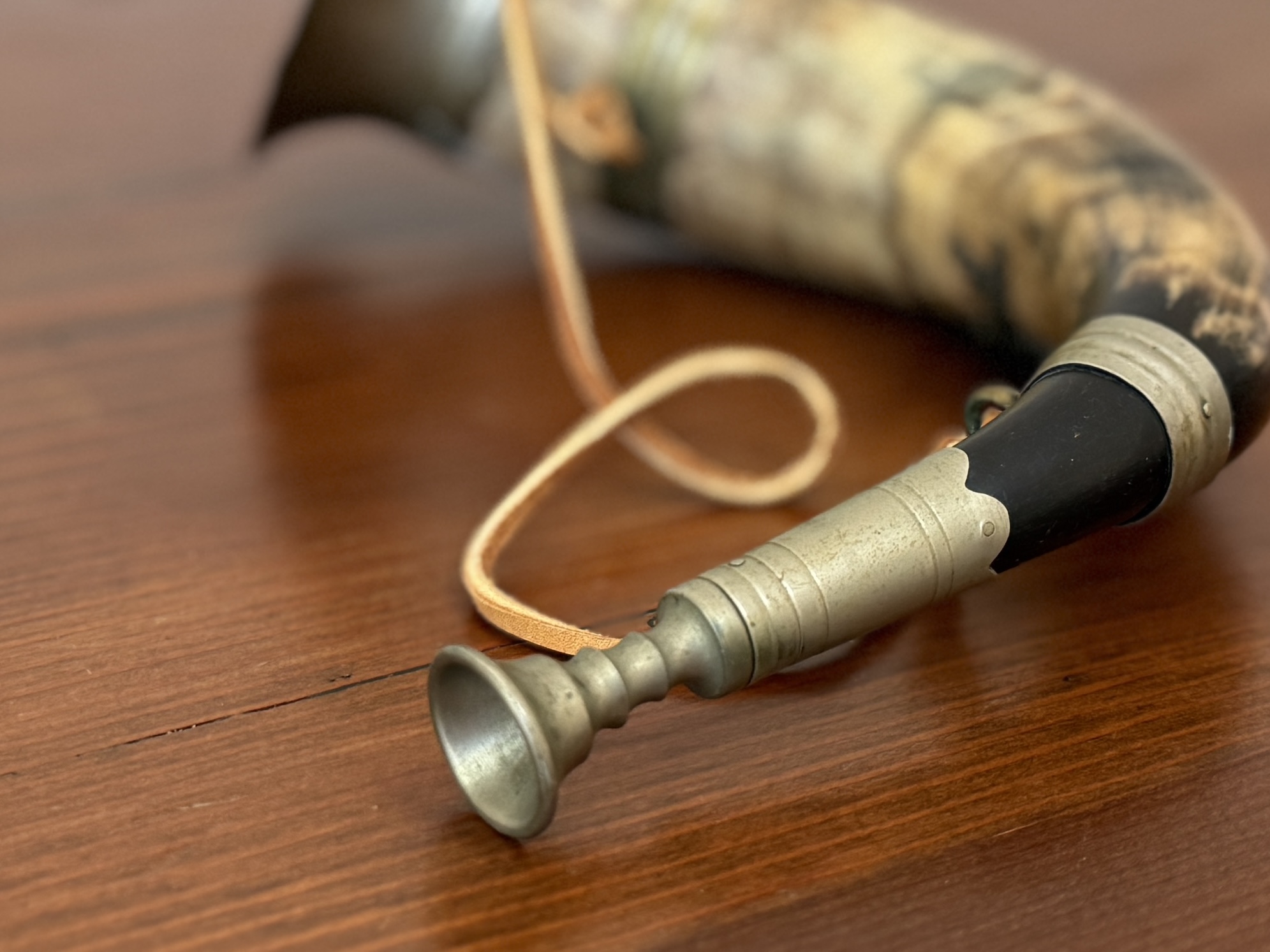 19TH CENTURY, POWDER HORN
