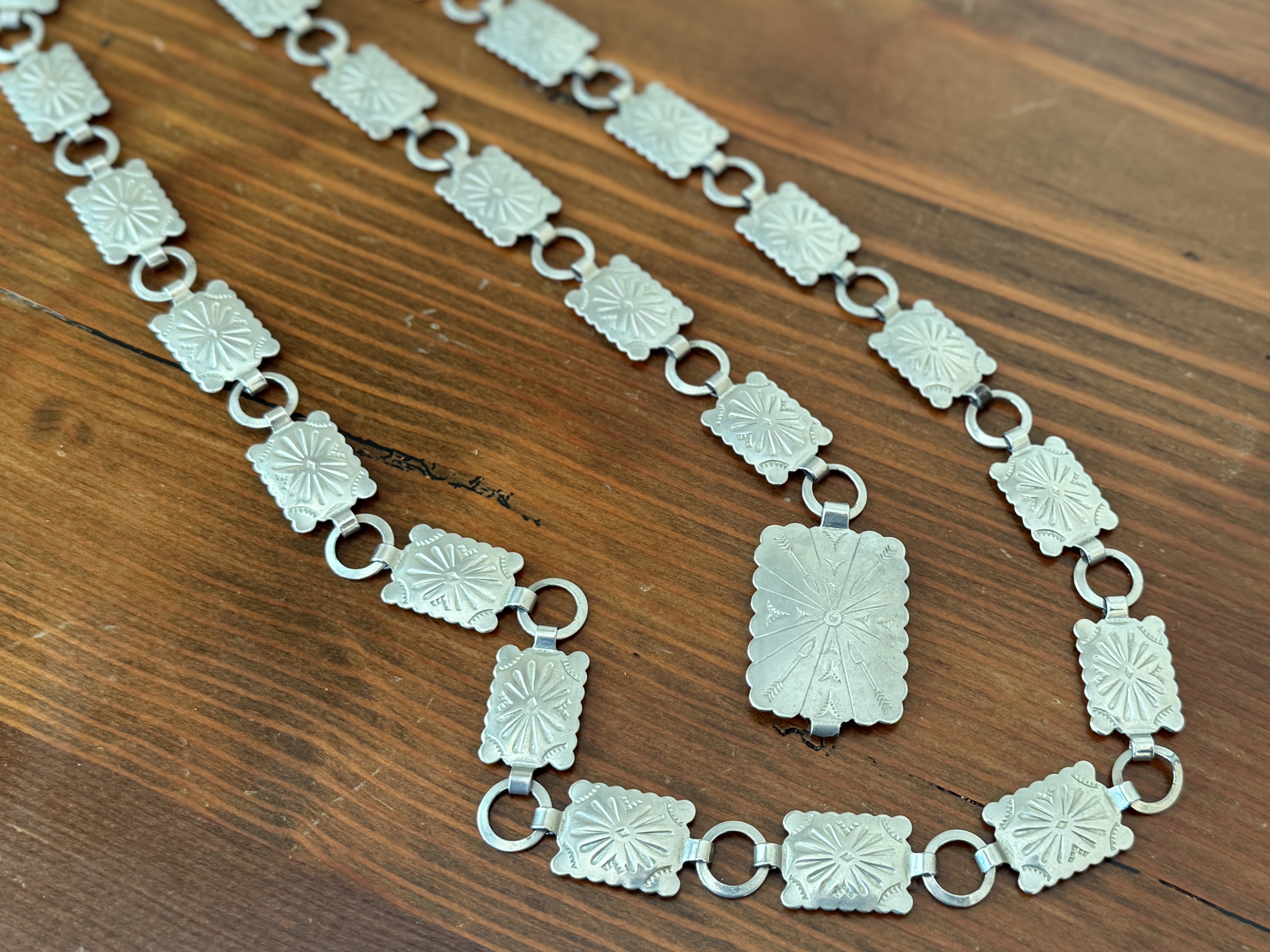 SILVER-TONE METAL FLOWER LINK CONCHO BELT