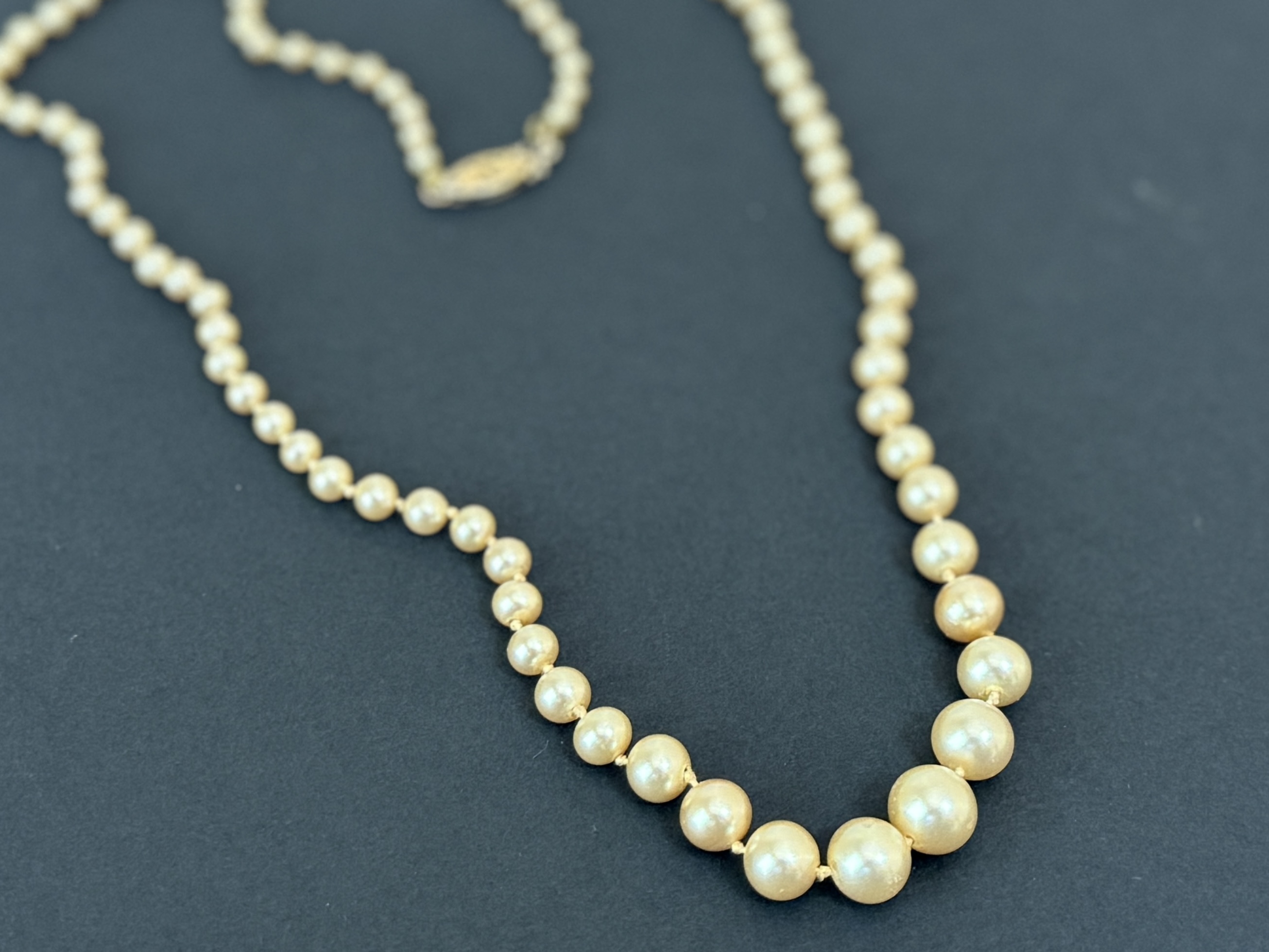 10K GOLD GRADUATED PEARL NECKLACE