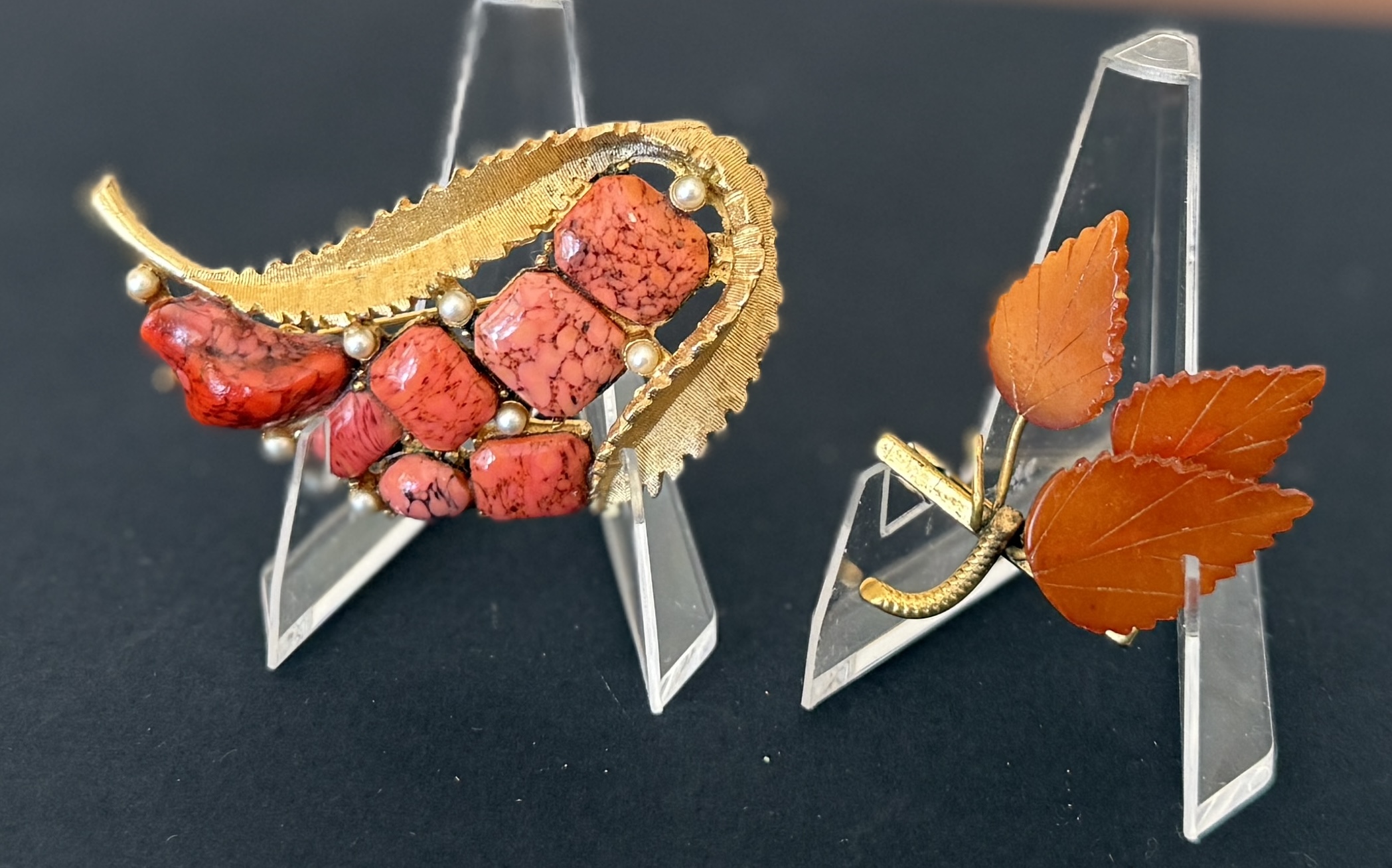 PAIR OF VINTAGE BROOCHES