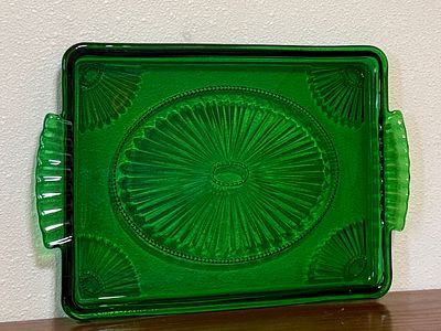 EARLY 20TH CENTURY PRESSED GLASS TRAY. This lot features an antique early 20th century pressed 