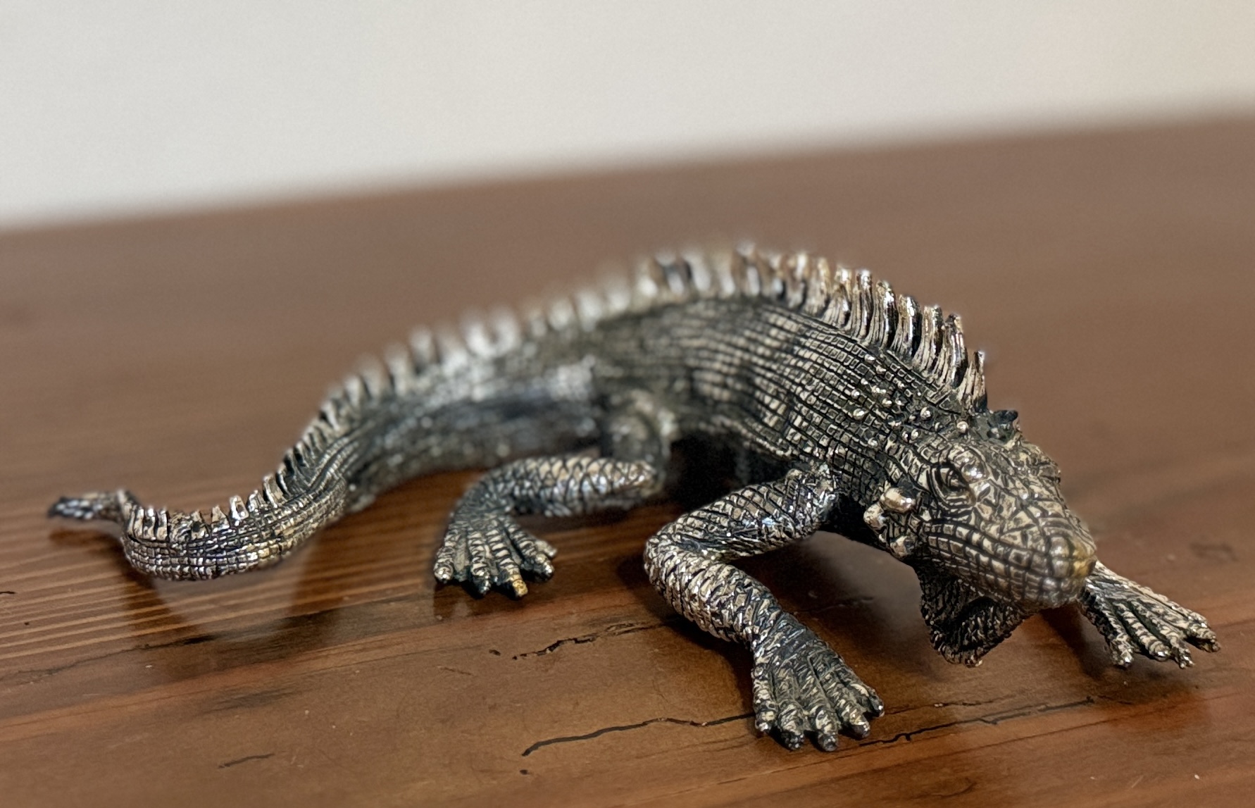 TROPICAL IGUANA LIZARD SILVER SCULPTURE