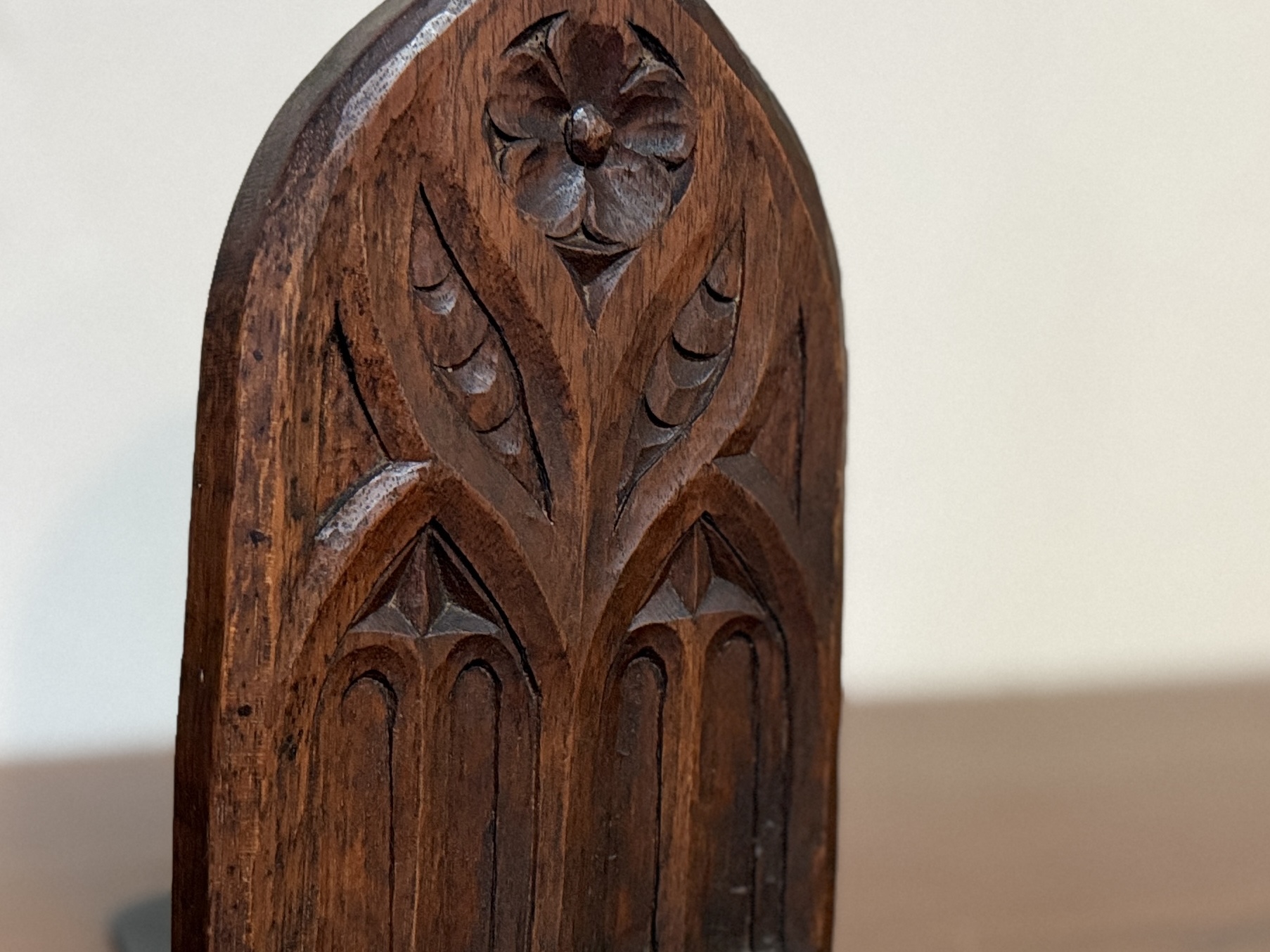 CARVED WOOD BOOKENDS