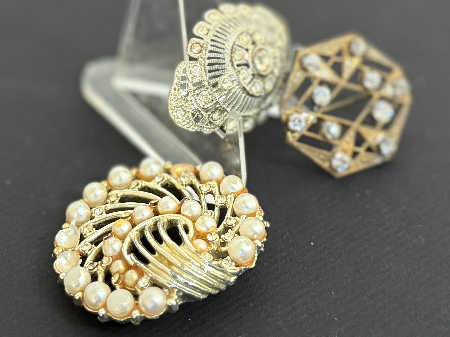 BROOCH COLLECTION