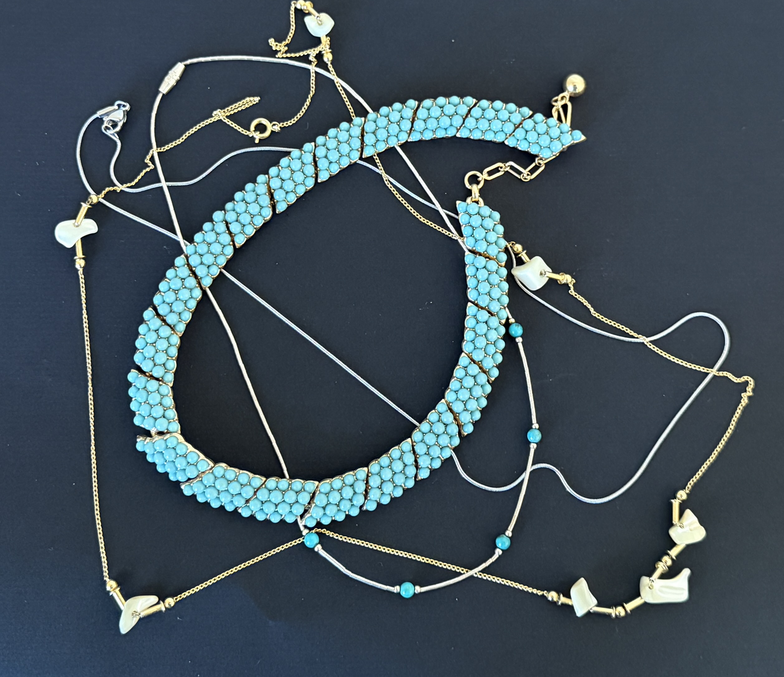 VINTAGE NECKLACE COLLECTION