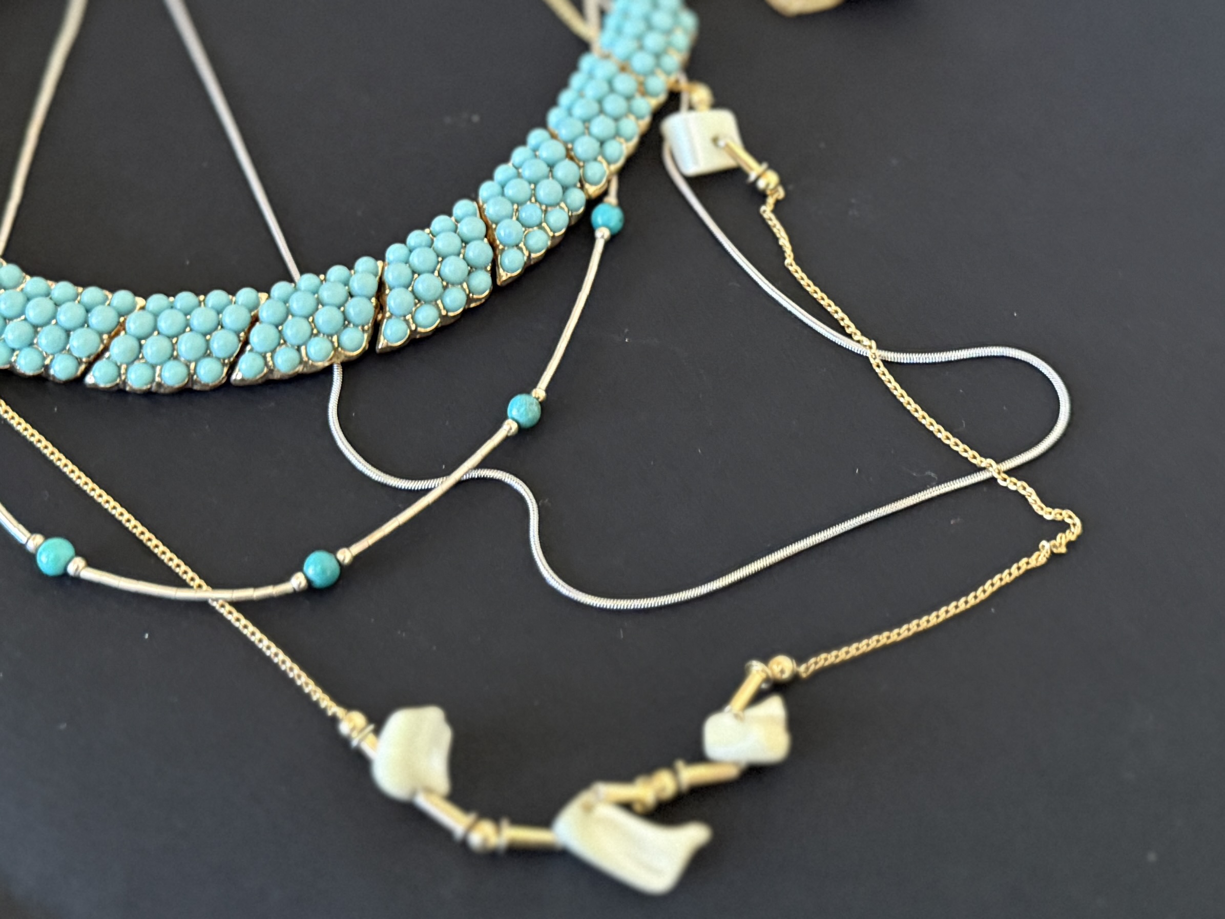 VINTAGE NECKLACE COLLECTION