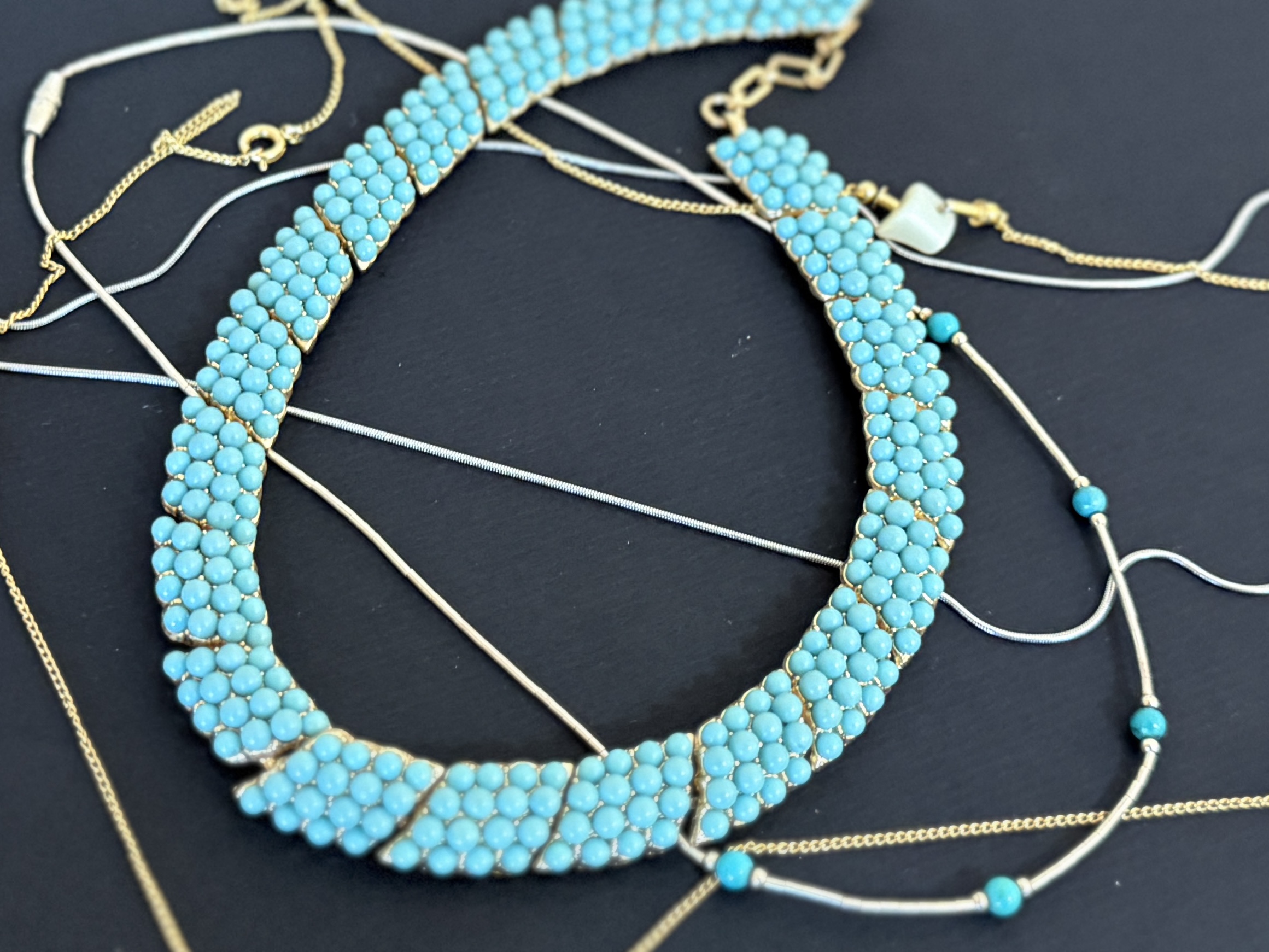 VINTAGE NECKLACE COLLECTION