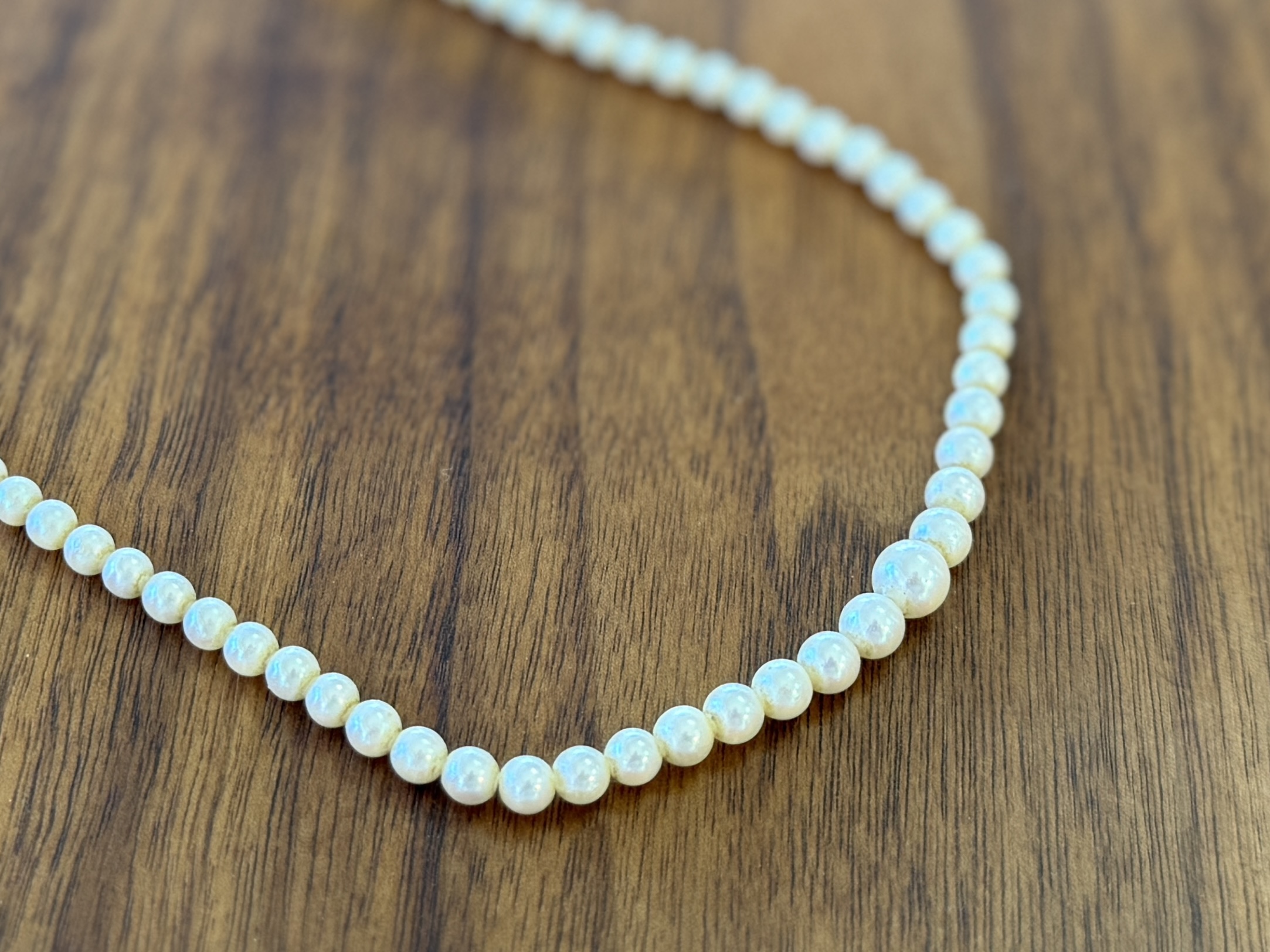 GRADUATED PEARL NECKLACE