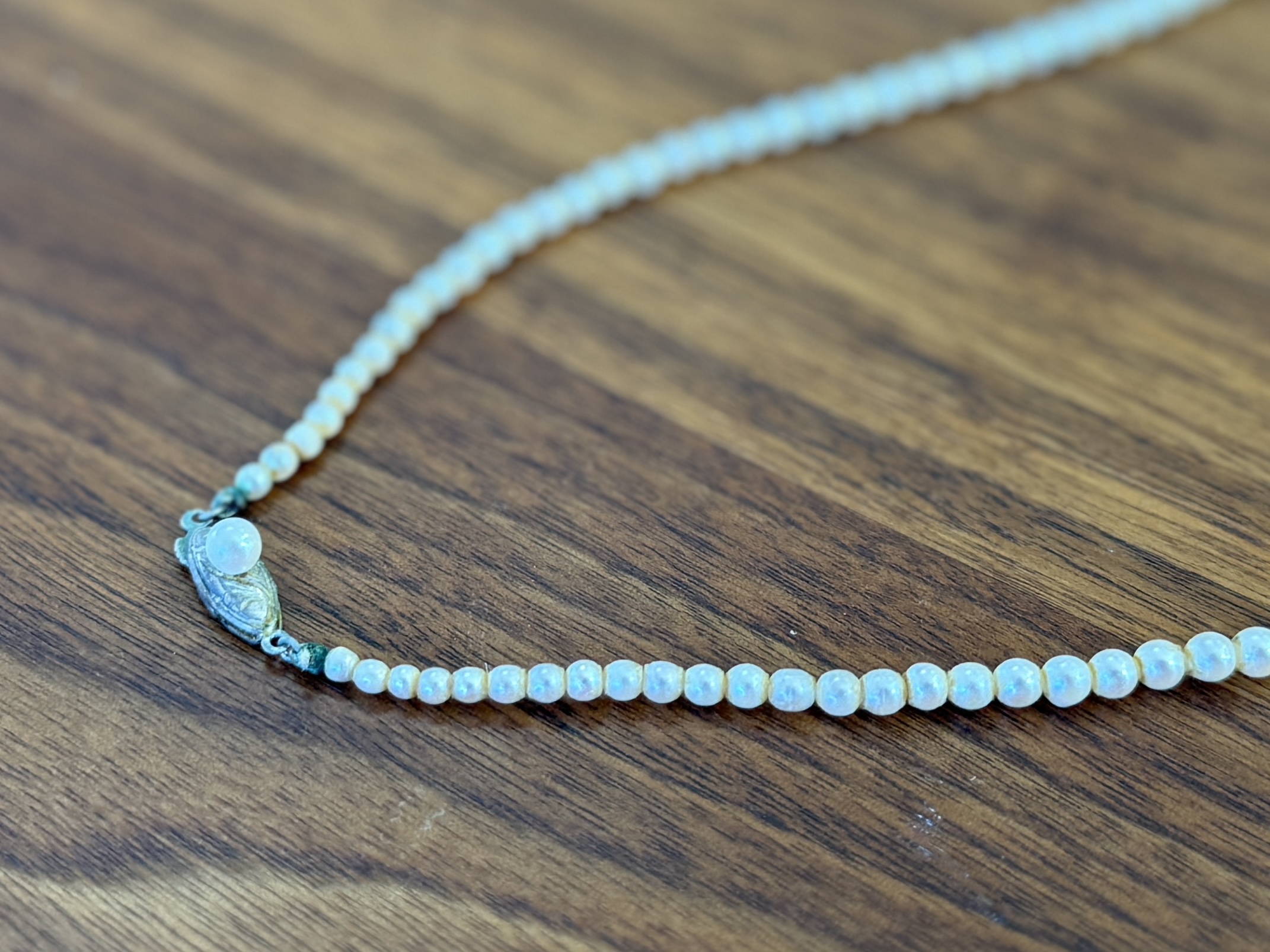 GRADUATED PEARL NECKLACE