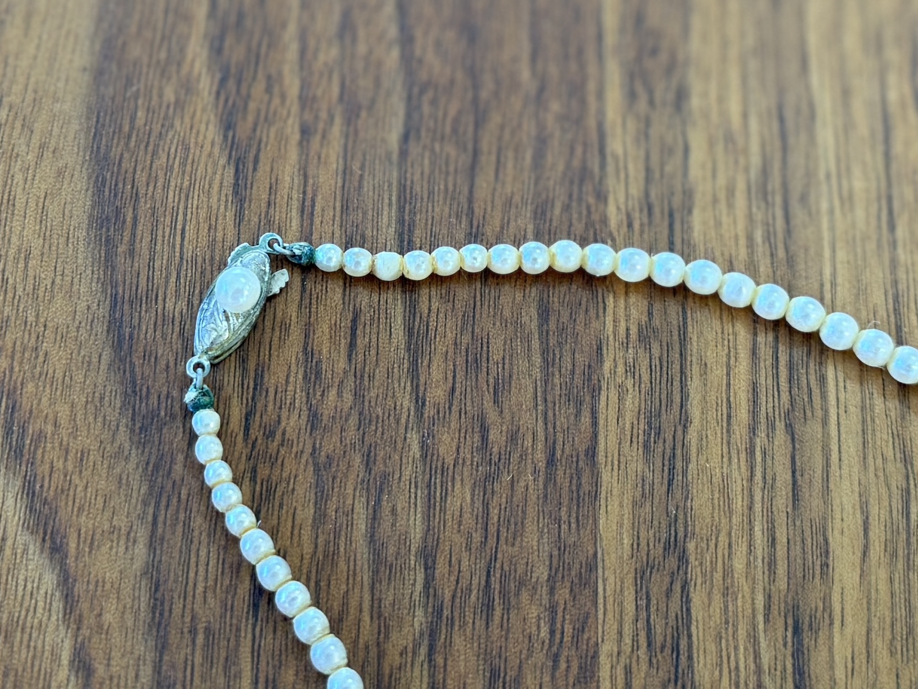 GRADUATED PEARL NECKLACE
