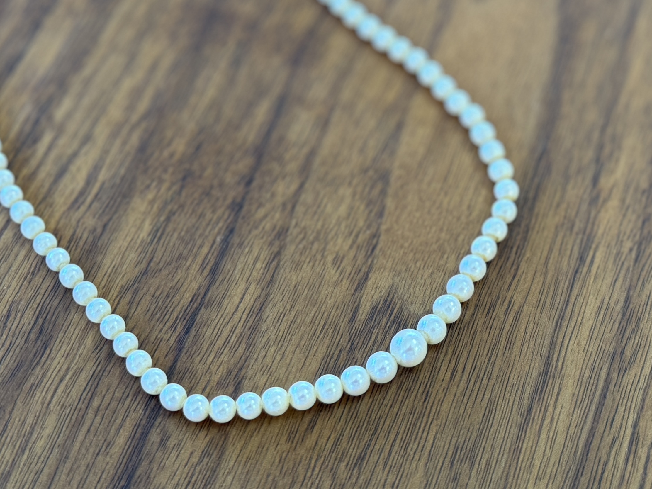 GRADUATED PEARL NECKLACE