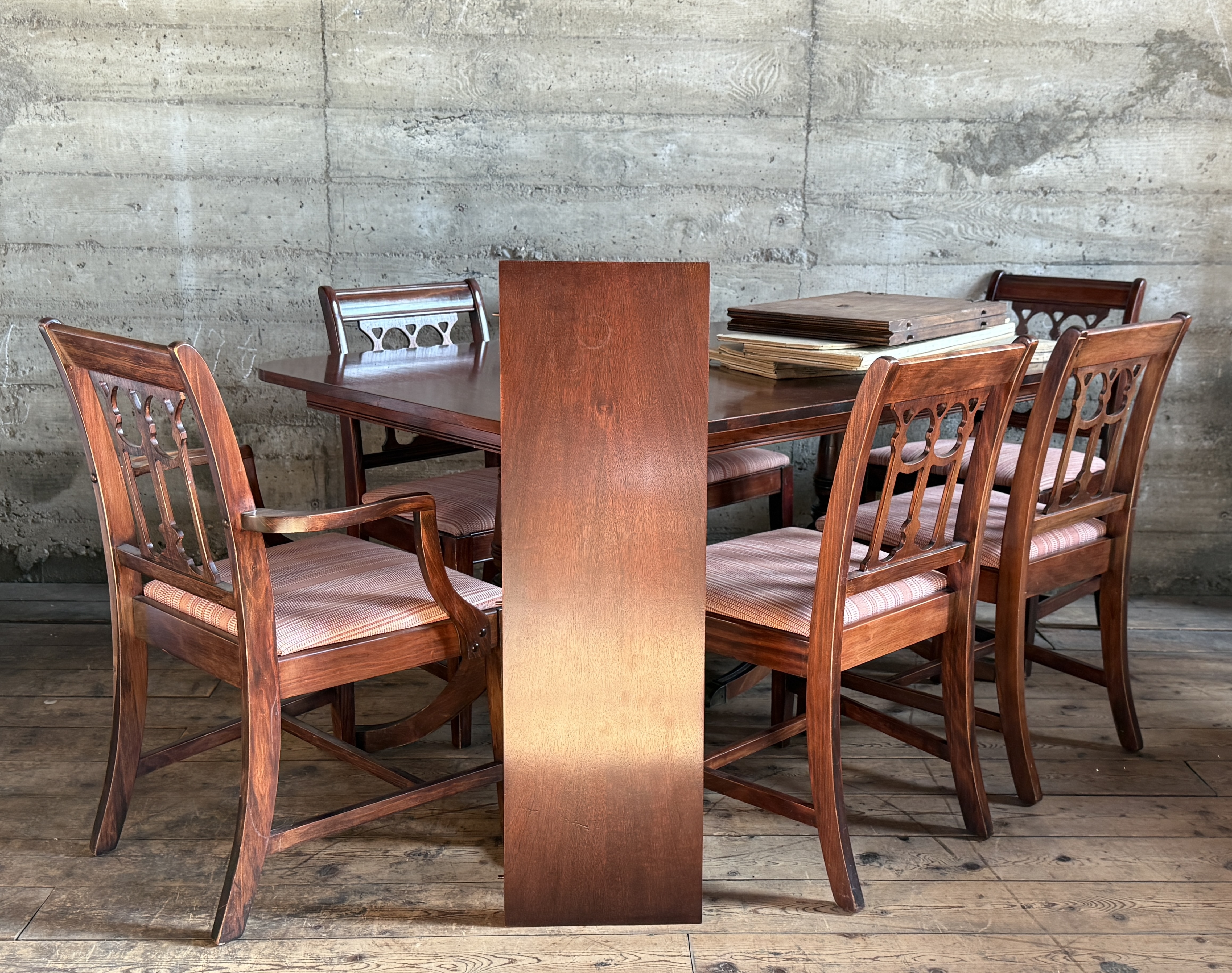 DINING TABLE & CHAIRS