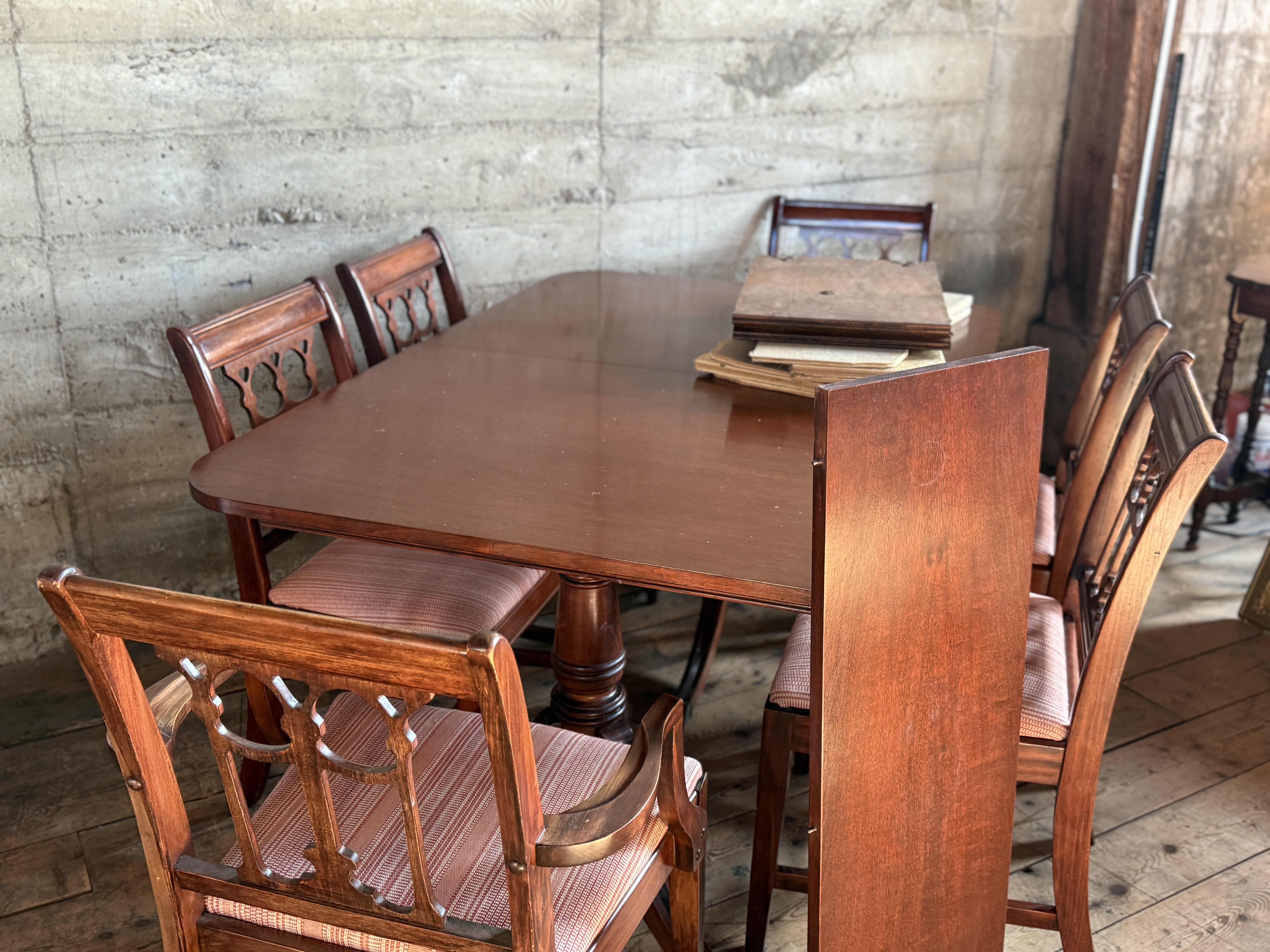 DINING TABLE & CHAIRS