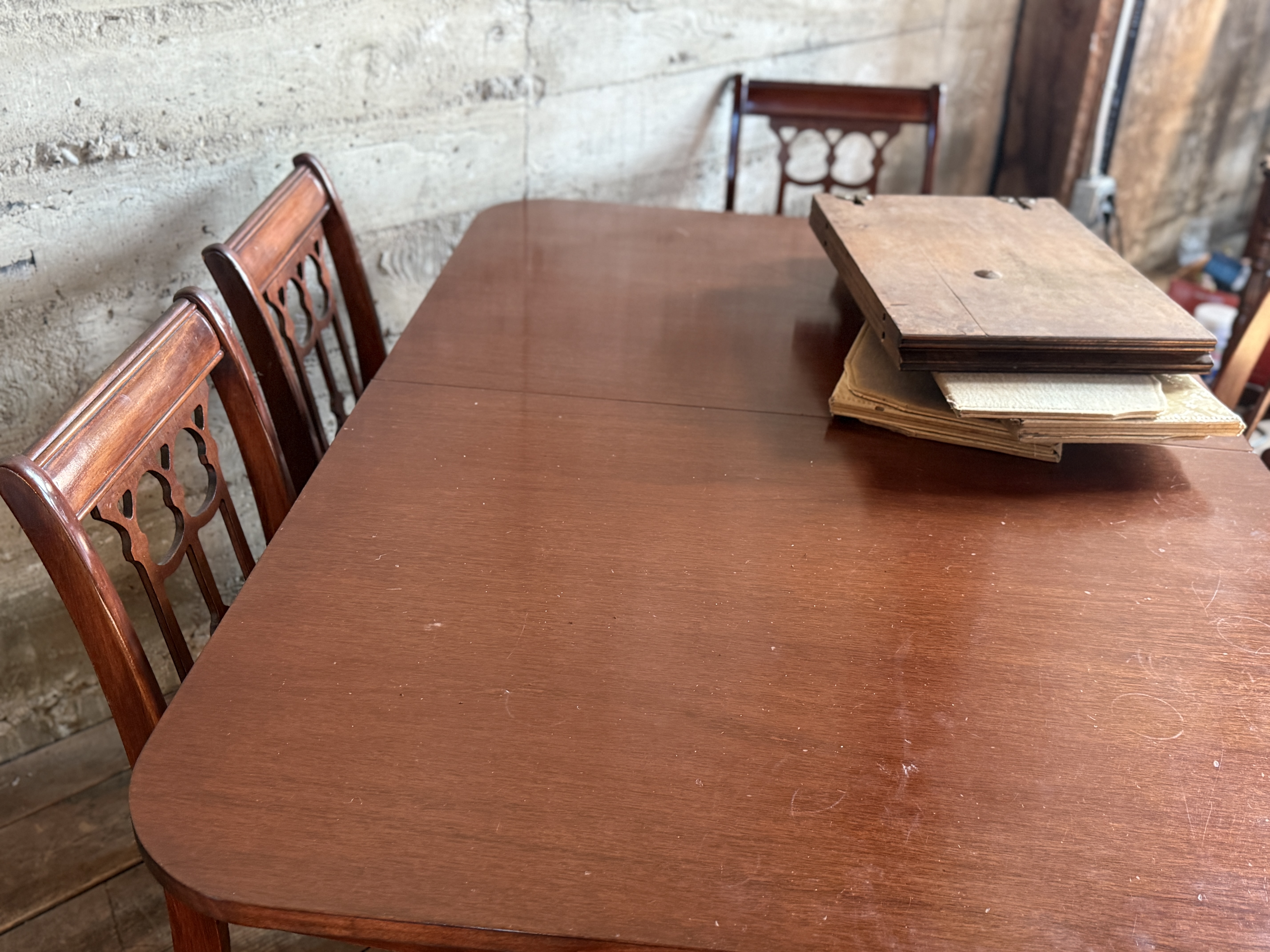 DINING TABLE & CHAIRS