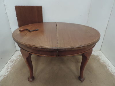 Edwardian Mahogany Oval Extending Dining Table on Cabriole Legs with Extra Leaf