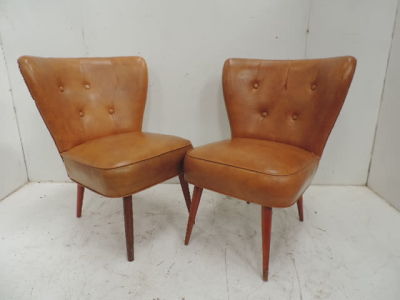 Pair of Vintage Deep Button Occasional / Side Chairs on Slender Turned Legs