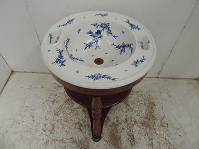 Victorian Blue & White Decorated Wash Bowl on Turned Tripod Mahogany Stand with Drainage