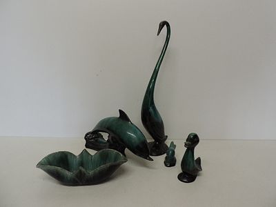 Four Blue Mountain Canadian Figures & Leaf Dish