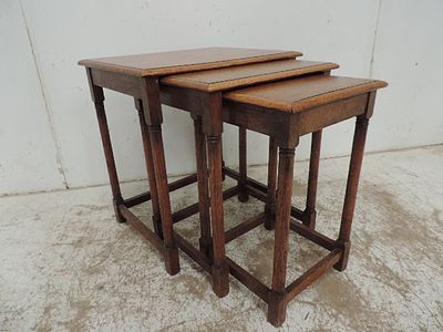Arts & Crafts Oak Set of Three Graduated Nest of Tables
