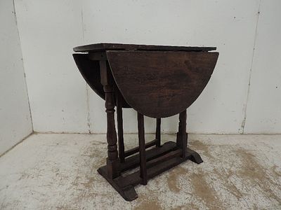 Small 18th Century Na&iuml;ve Oak Occasional Drop Leaf Gate Leg Table
