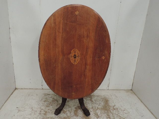 Victorian Walnut & Satinwood Marquetry Oval Tip Top Breakfast Table on Four Splayed Legs