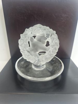 Lalique Frosted Crystal Dove Ring Dish, appears to be in pristine condition. As far as the eye 