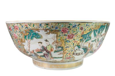 Chinese Famille Rose Mandarin Punch Bowl. Antique Chinese porcelain bowl richly decorated in 