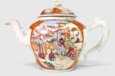 Chinese Famille Rose Pictorial Teapot 18th Century. Antique Chinese porcelain teapot decorated 
