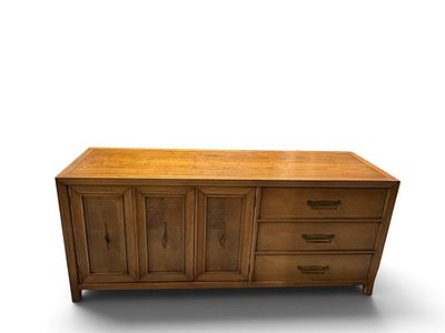 Mid-Century Modern Sideboard or Credenza 1970s. Mid-Century Modern wood sideboard or credenza 