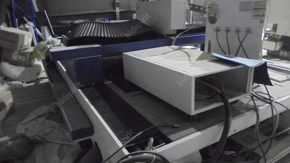 יונתן סונדרס חברת עורכי דין | מכונת לייזר