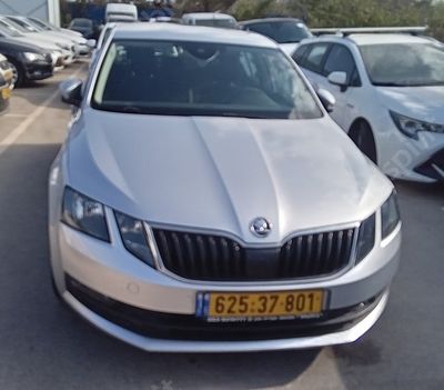 סקודה אוקטביה מודל 2019. 216,363 ק"מ, יד נוכחית: שנייה, בעלות נוכחית: פרטי. מחיר מחירון: ₪64,000