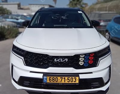 קיה סורנטו מודל 2024. 57,680 ק"מ, יד נוכחית: שלישית, בעלות נוכחית: פרטי. תיבת הילוכים: אוטומטי 