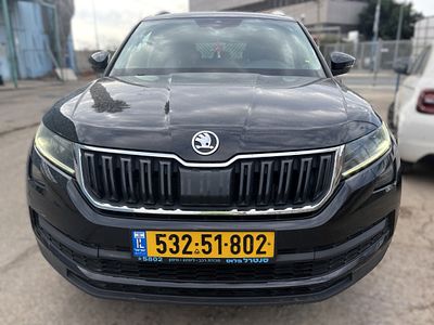 סקודה קודיאק מודל 2021. 173,161 ק"מ, יד נוכחית: שנייה, בעלות נוכחית: פרטי. תיבת הילוכים: 