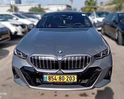 ב.מ.וו. 520i מודל 2024. 53,055 ק"מ, יד נוכחית: שנייה, בעלות נוכחית: פרטי. מחיר מחירון: ₪318,000