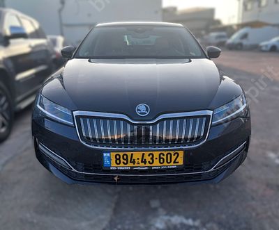 סקודה סופרב מודל 2022. 88,403 ק"מ, יד נוכחית: שלישית, בעלות נוכחית: פרטי. מחיר מחירון: ₪187,000